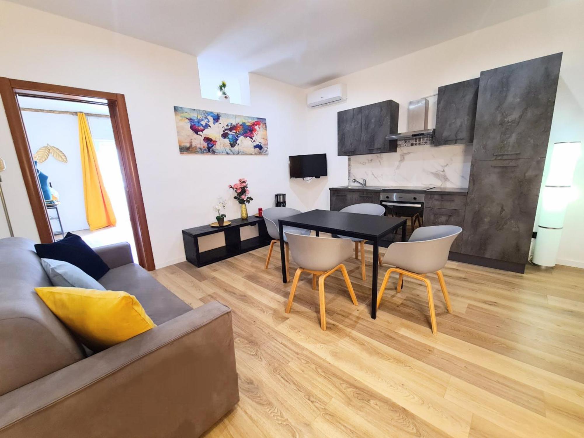 Luxury Flat In Center By The Sea Apartment Бари Екстериор снимка